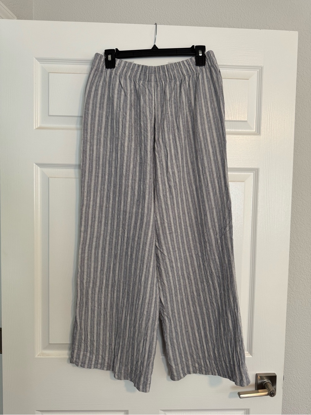 Old Navy Gray & White Striped Elastic-Waist Wide-Leg Pants